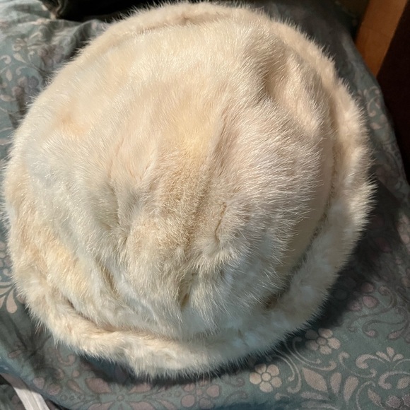 Vintage fur Joseph Magnin hat in Cream - Picture 5 of 5